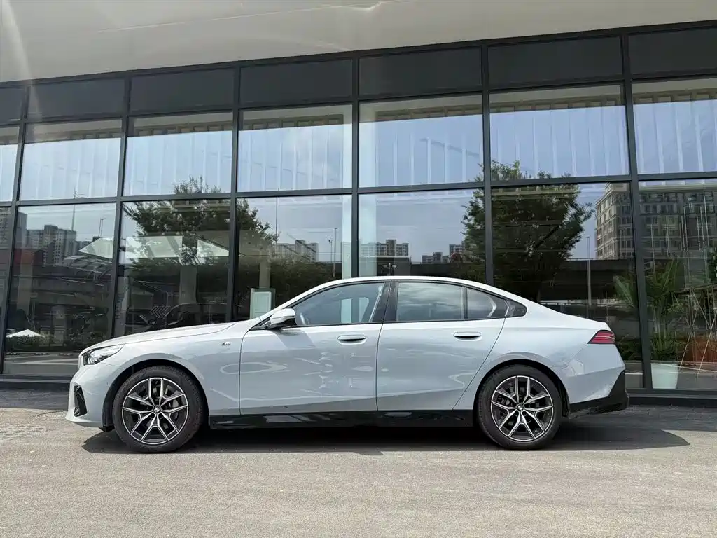 BMW 5 Series (Import) 2025 2024 530i Leading Model M Sport Package