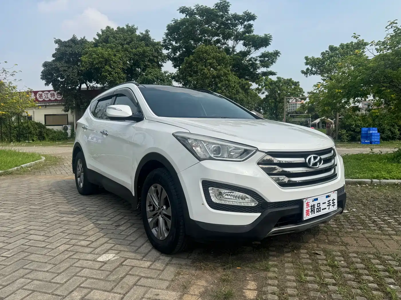 Hyundai Santa Fe 2015 2.4L Automatic 4WD Smart 5-seater