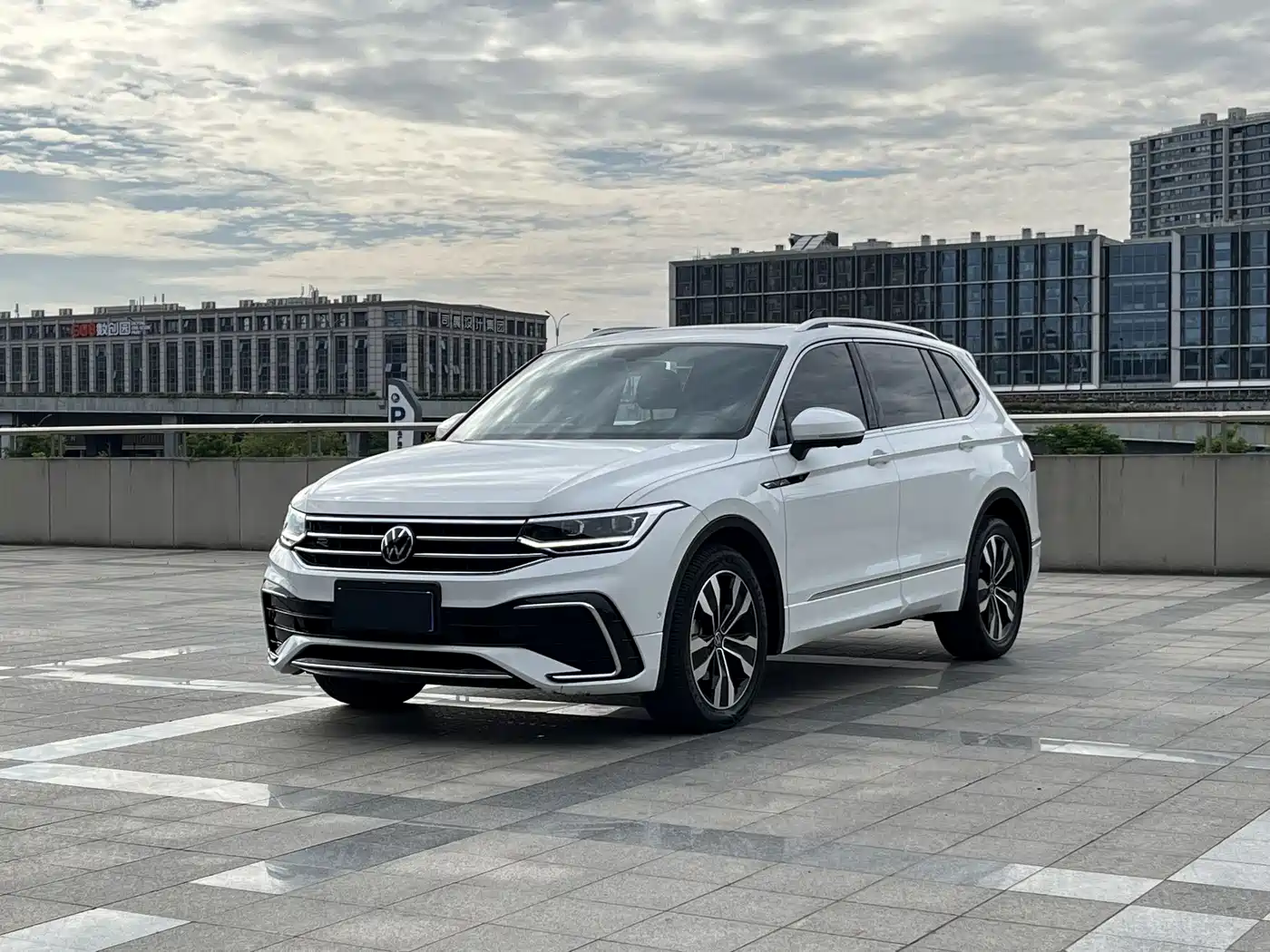  Volkswagen Tiguan L 2024 Outstanding 330TSI Auto 2WD R-Line Dragon Glory Edition