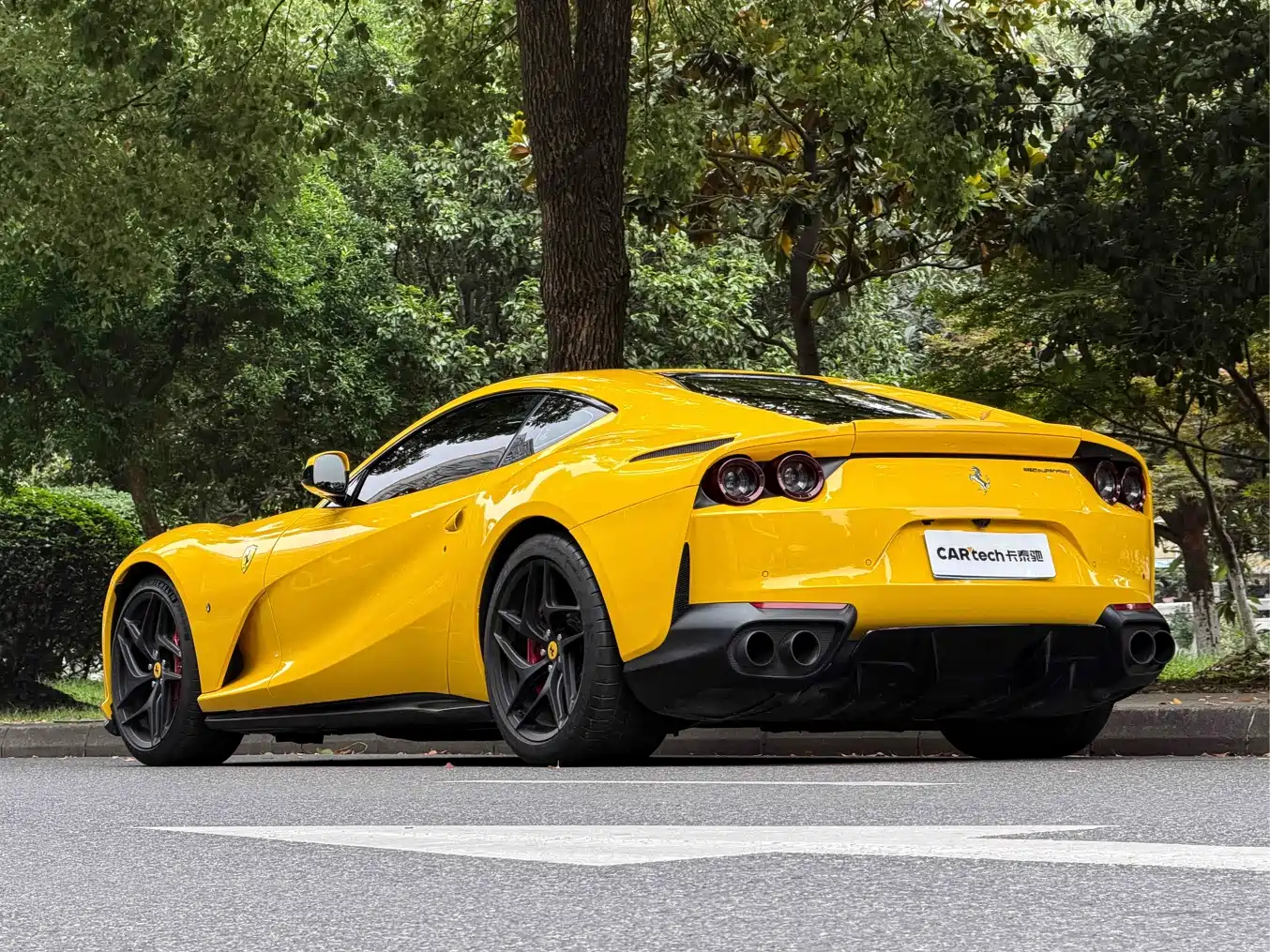 Фото 6 - Ferrari 812