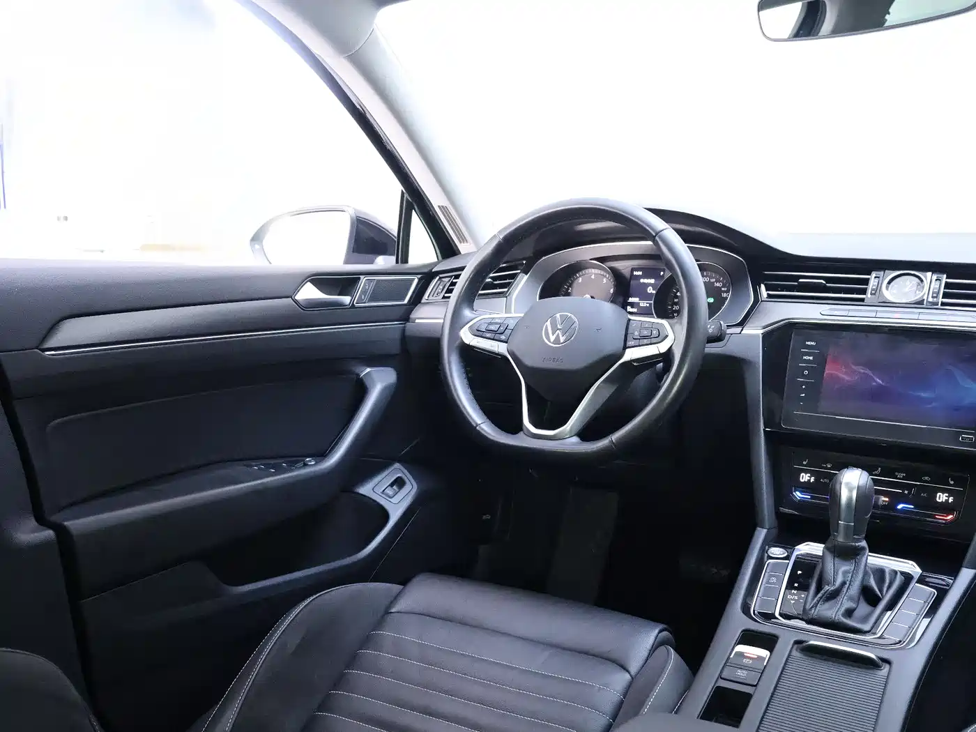 Volkswagen Magotan 2023 2 Million Units Anniversary Edition 330TSI DSG Leading Type фото 10