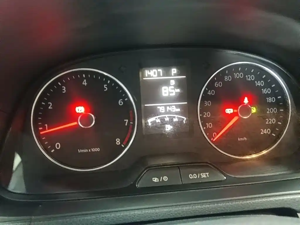 Volkswagen Lavida 2013 Facelift Classic 1.6L Automatic Comfort фото 12