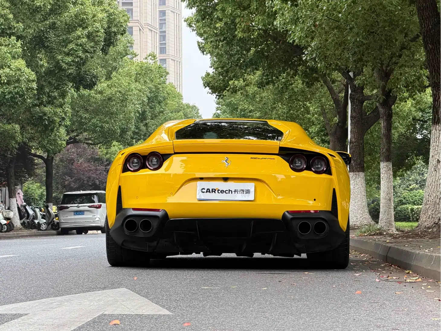 Фото 4 - Ferrari 812