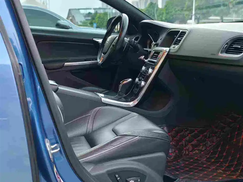 Photo 4 - Volvo S60 (Import)