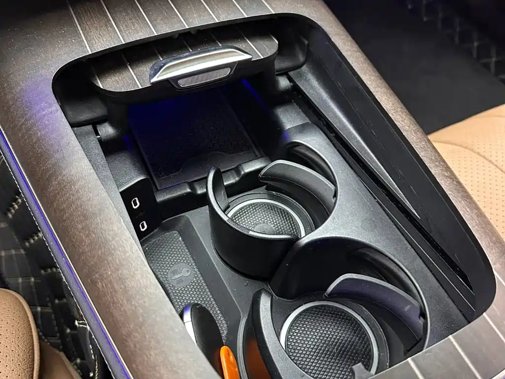 Photo 16 - Mercedes-Benz E-Class