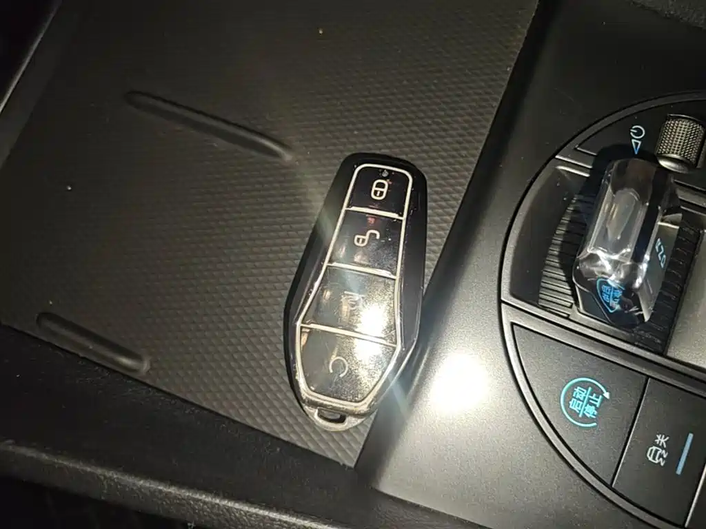 BYD Hai Bao 05 DM-i 2025 DM-i Smart Drive Edition 55KM Luxury фото 9