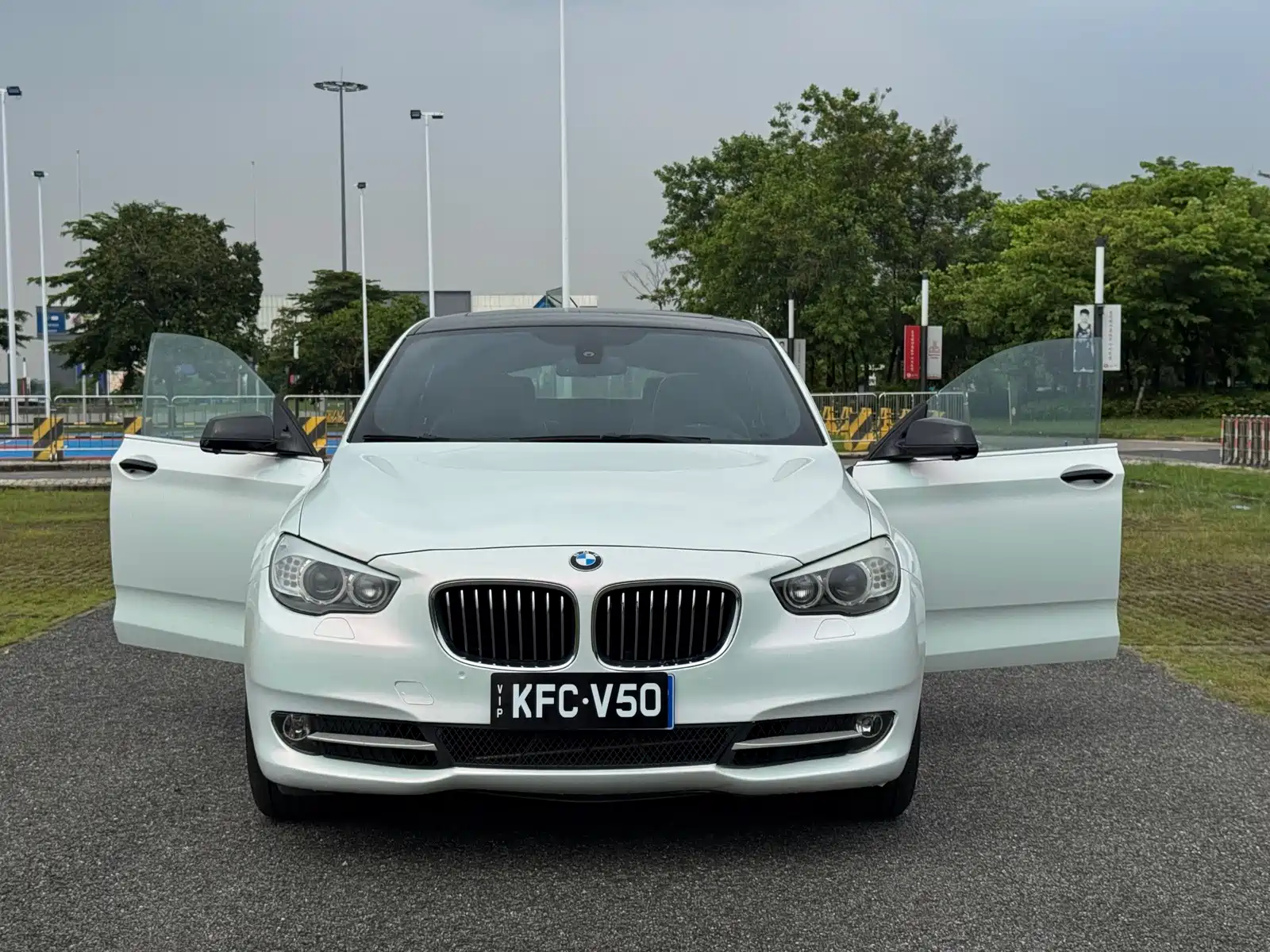 Photo 8 - BMW 5 Series GT