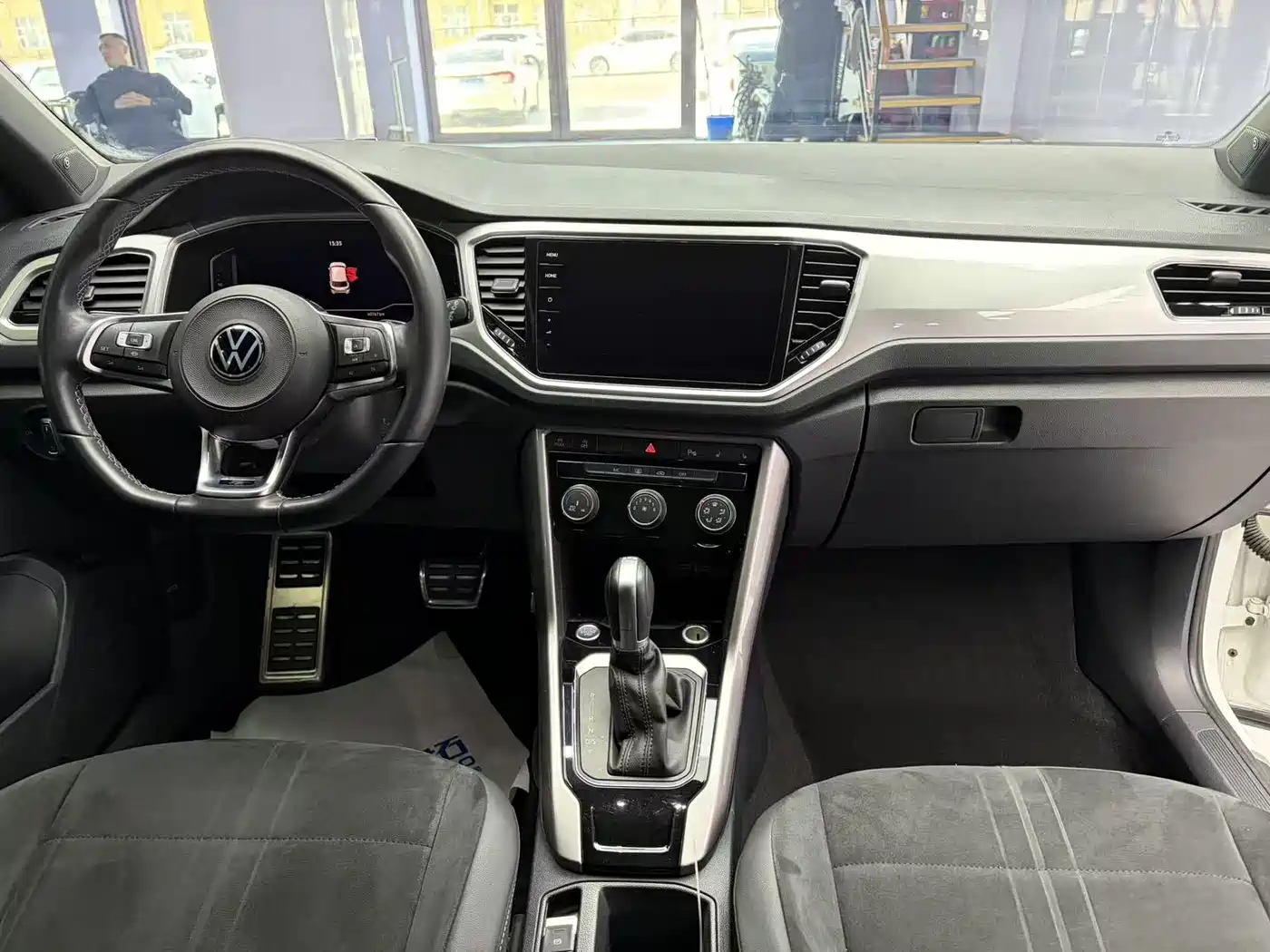 VOLKSWAGEN T-ROC EXPLORING SONGS