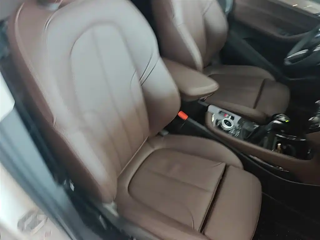 BMW X1 2018 sDrive18Li Premium Model фото 25