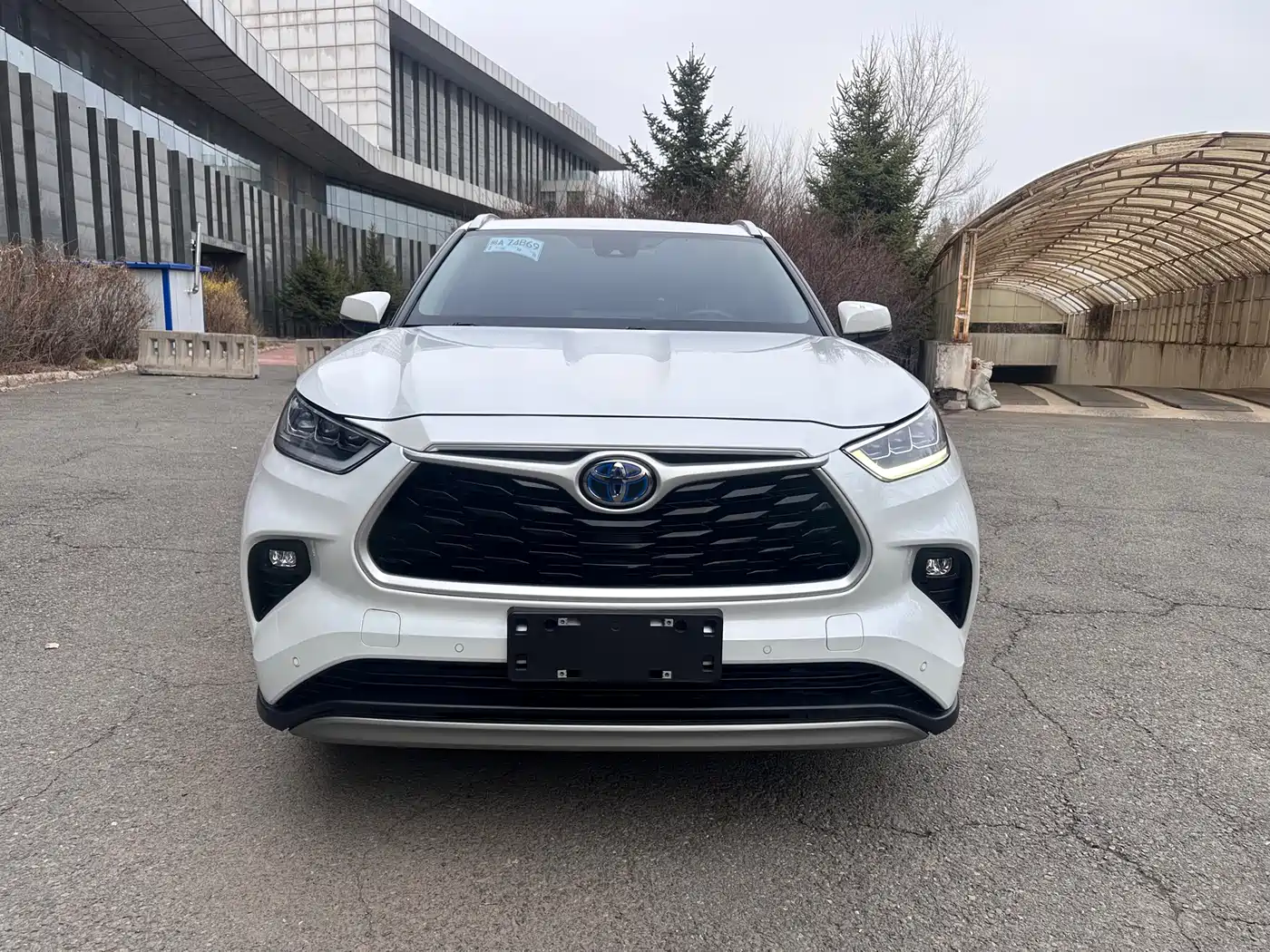 Toyota Highlander 2022 Model Dual Engine 2.5L 4WD Premium Edition 7-Seater фото 2