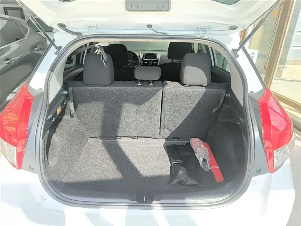Toyota YARiS L Zhi Xuan 2015 1.5E Auto Charming Edition фото 19