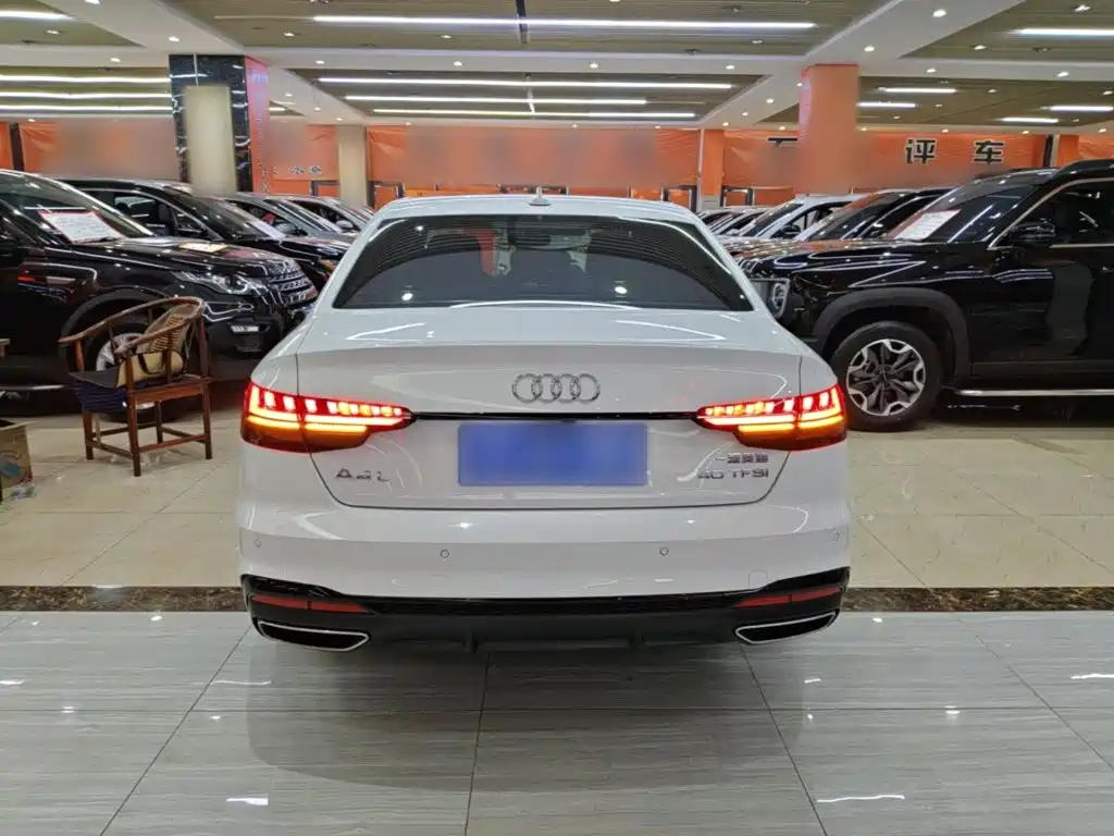 Photo 6 - Audi A4L