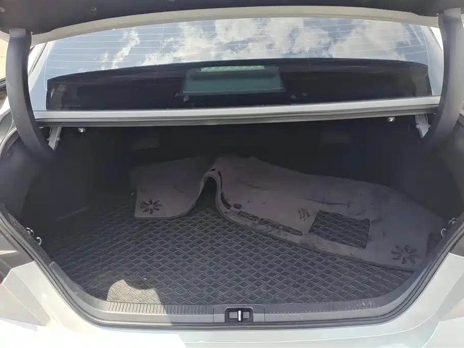 Toyota Camry 2024 Hybrid 2.0HG Premium Edition фото 4