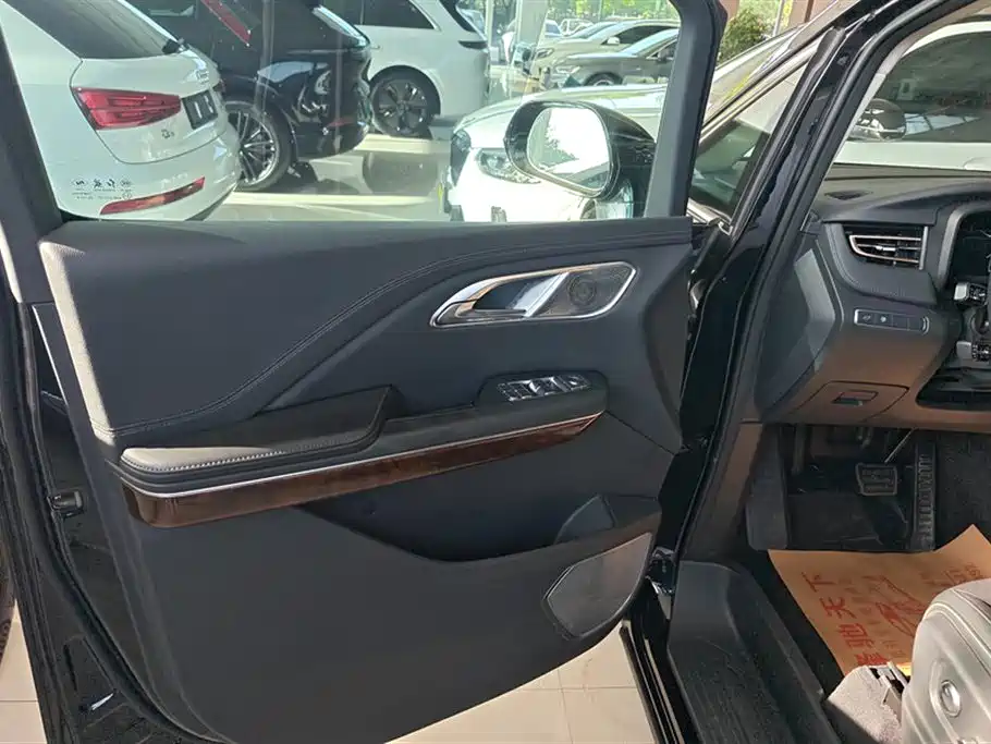 Hongqi HQ9 2023 2.0T Smart Connect Flag Rhyme Edition фото 7
