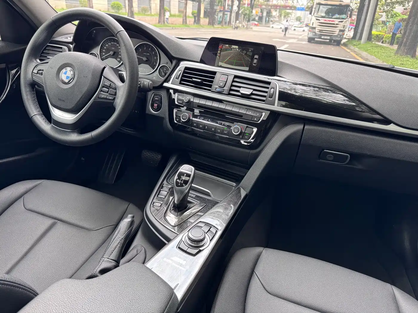 BMW 3 Series 2017 320Li M Sport фото 19