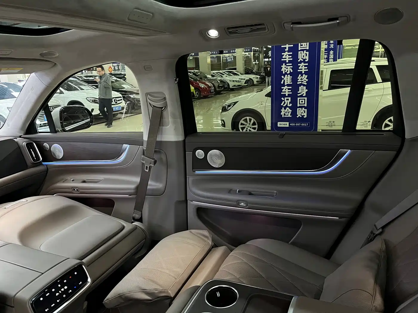 AITO Wenjie AITO M9 2024 Model Extended Range Ultra Edition 52kWh 5-Seater фото 14