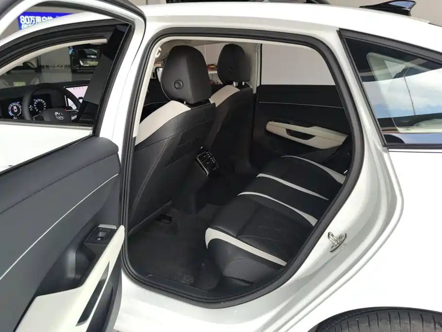 Volkswagen Sagitar 2026 2025 300TSI DSG Mid-range Edition