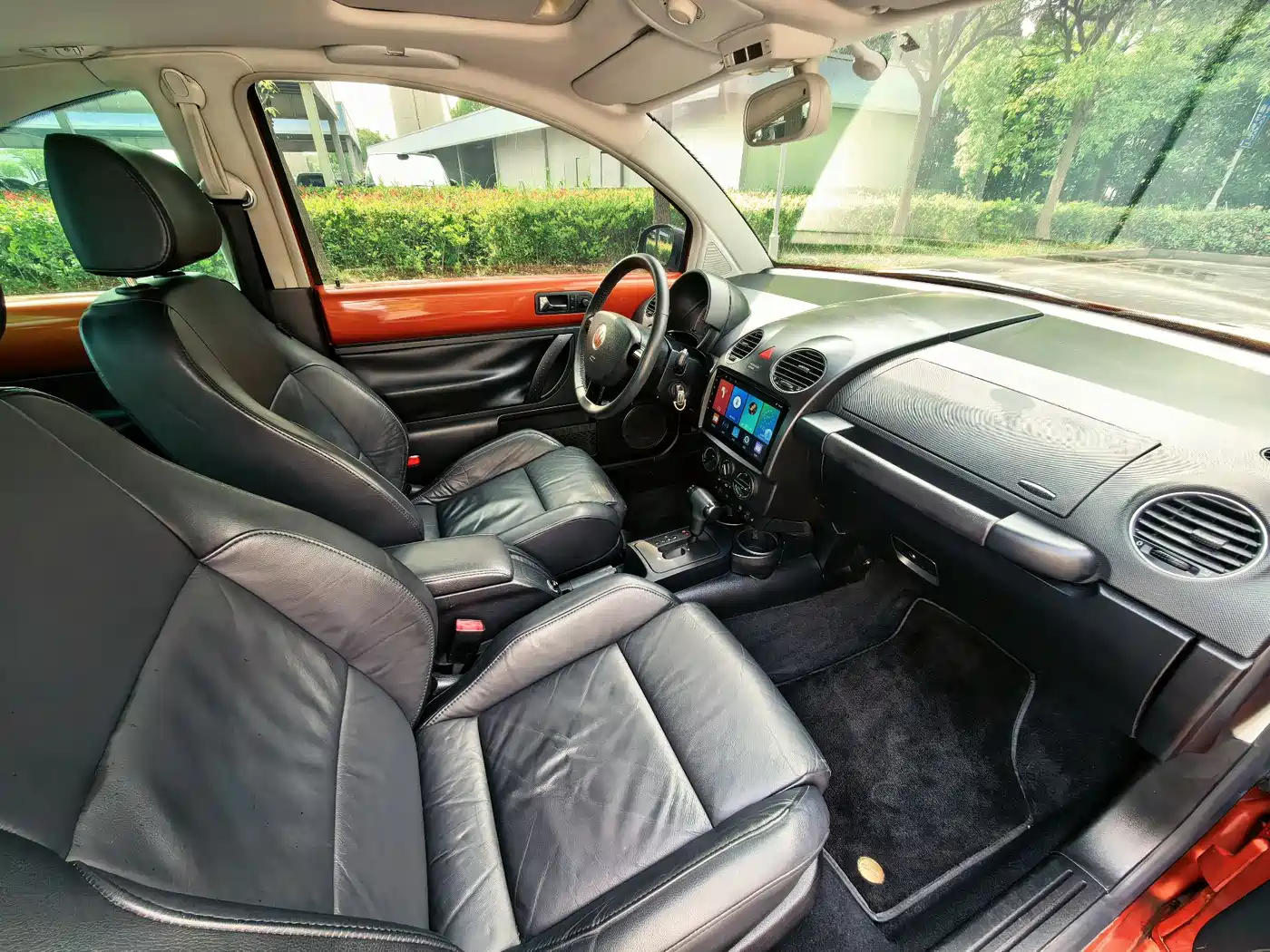 Volkswagen Beetle 2010 1.8T BlackOrange Luxury Edition фото 8