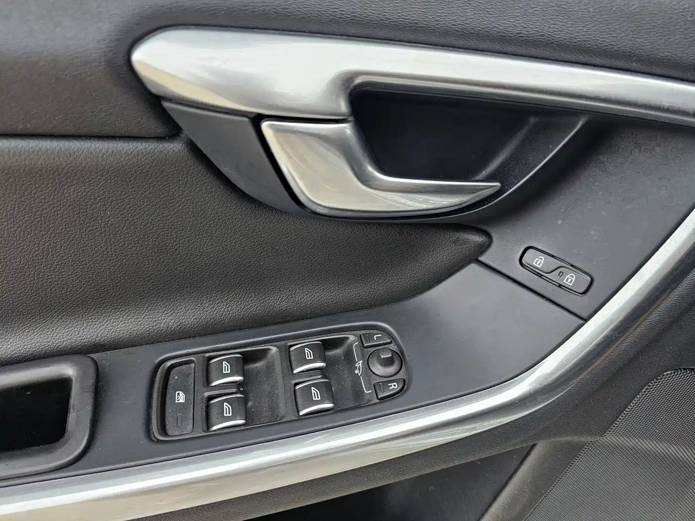 Фото 12 - Volvo S60