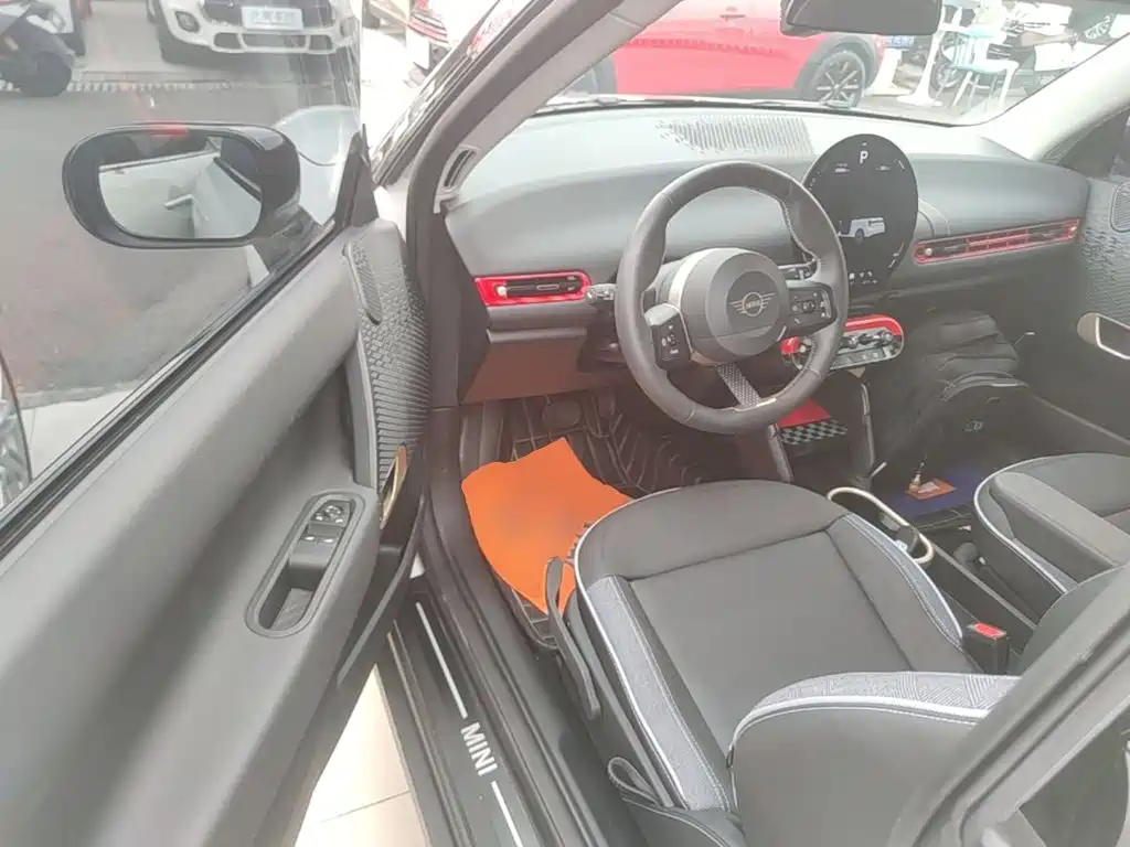 MINI Electric MINI COOPER 2025 2025 Model 456km COOPER E Classic