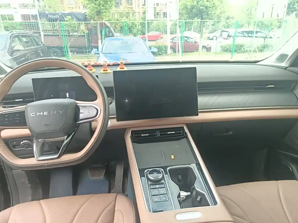 Chery Tiggo 8L 2025 2024 2.0T 2WD Luxury Edition 7-Seater