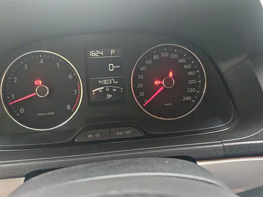 Volkswagen Lavida 2013 1.6L Automatic Comfort Edition фото 14