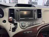 Фото 10 - Toyota Sienna