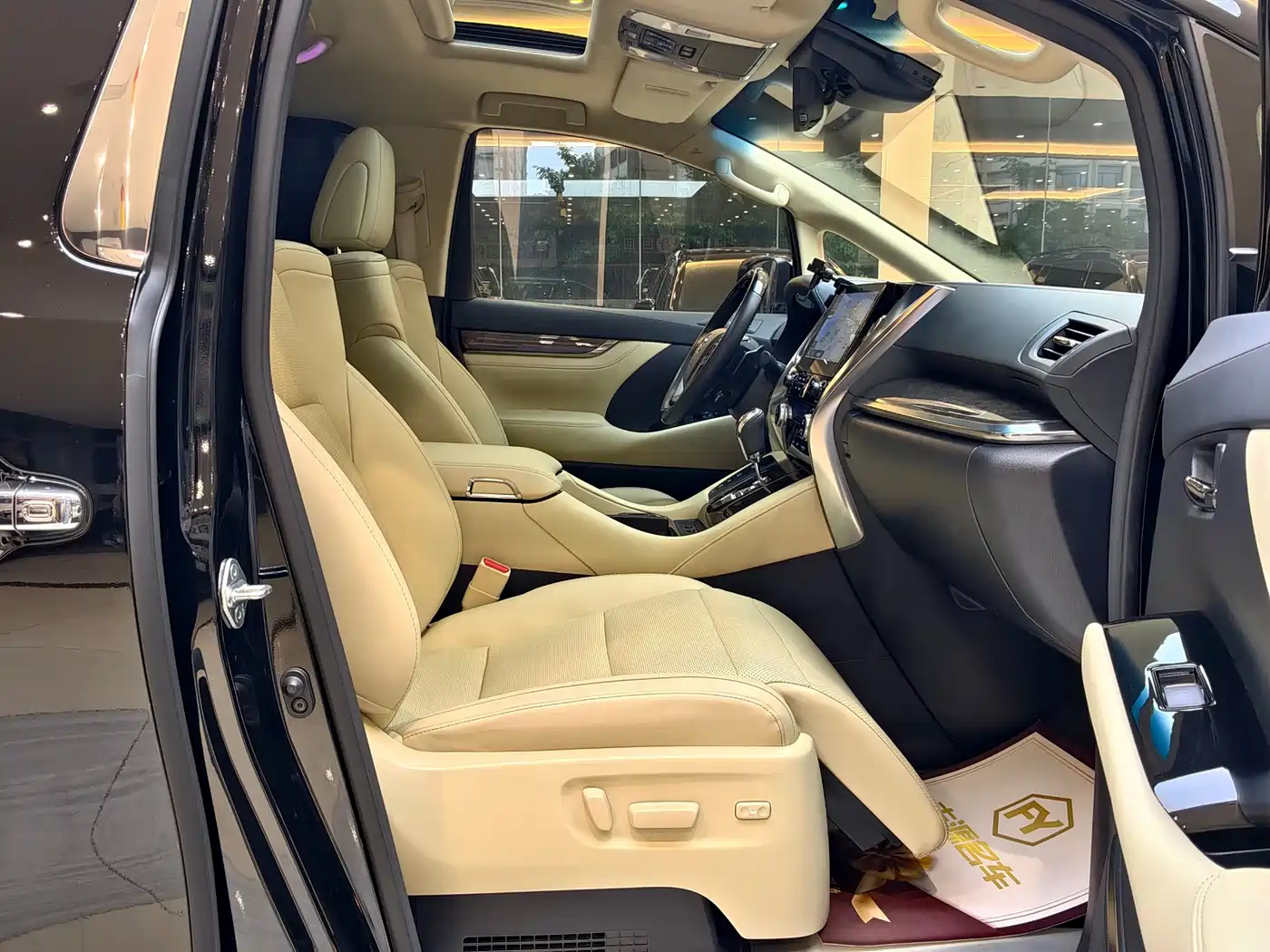 Toyota Alphard 2021 Hybrid 2.5L Premium фото 8