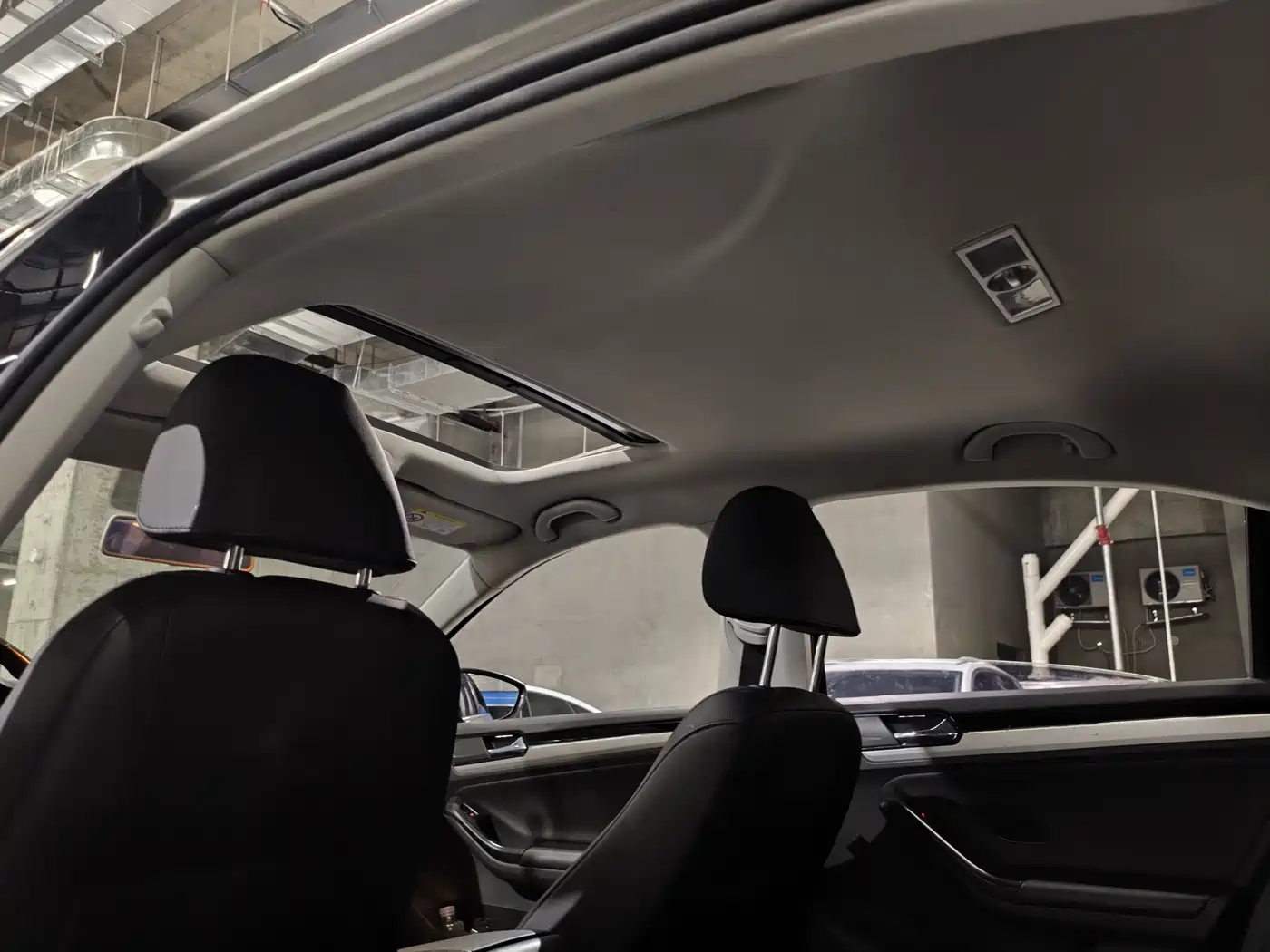 Volkswagen Sagitar 2018 280TSI DSG Spark Edition фото 11