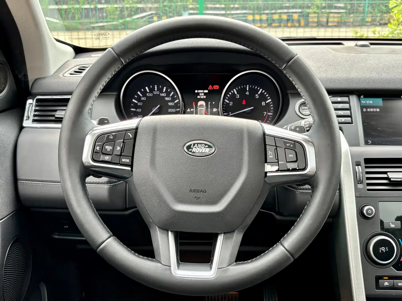 Land Rover Discovery Sport 2016 2.0T HSE фото 12
