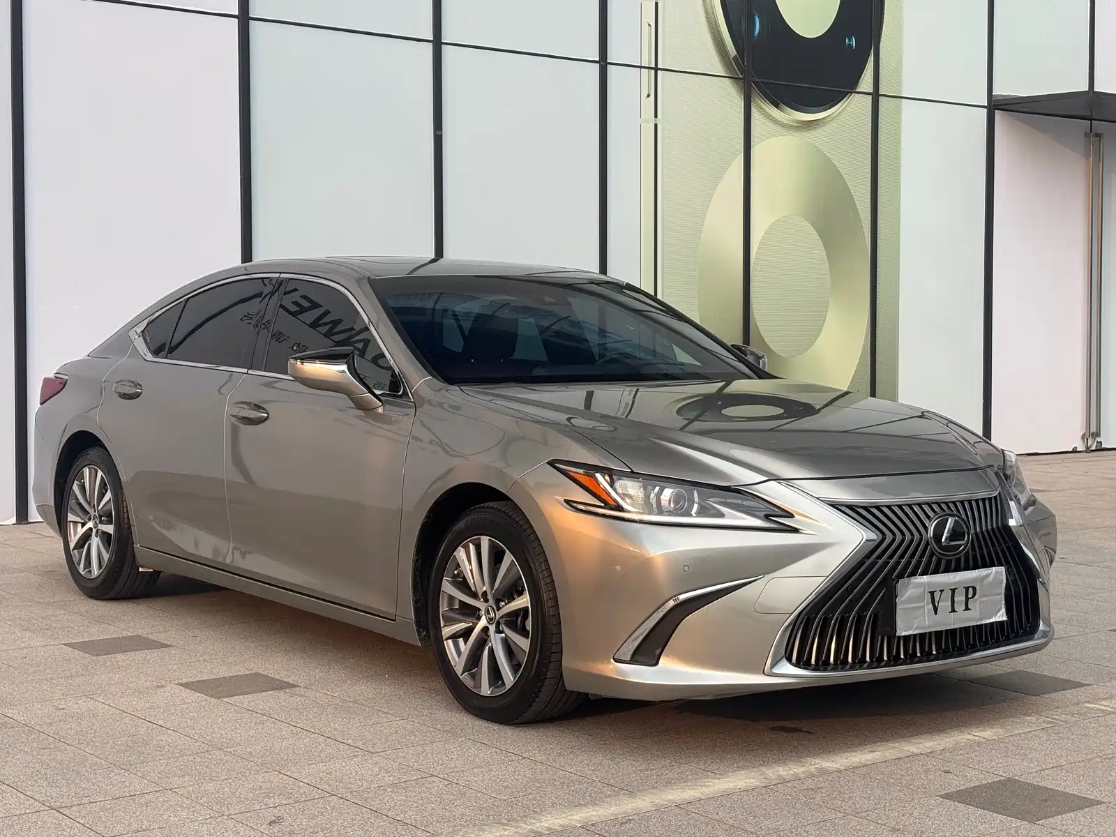 Photo 7 - Lexus ES