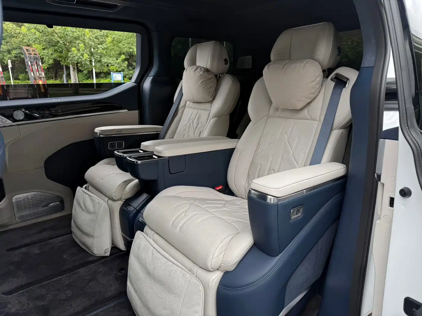 ZEEKR 009 2026 2024 6-seat Executive AWD 108kWh
