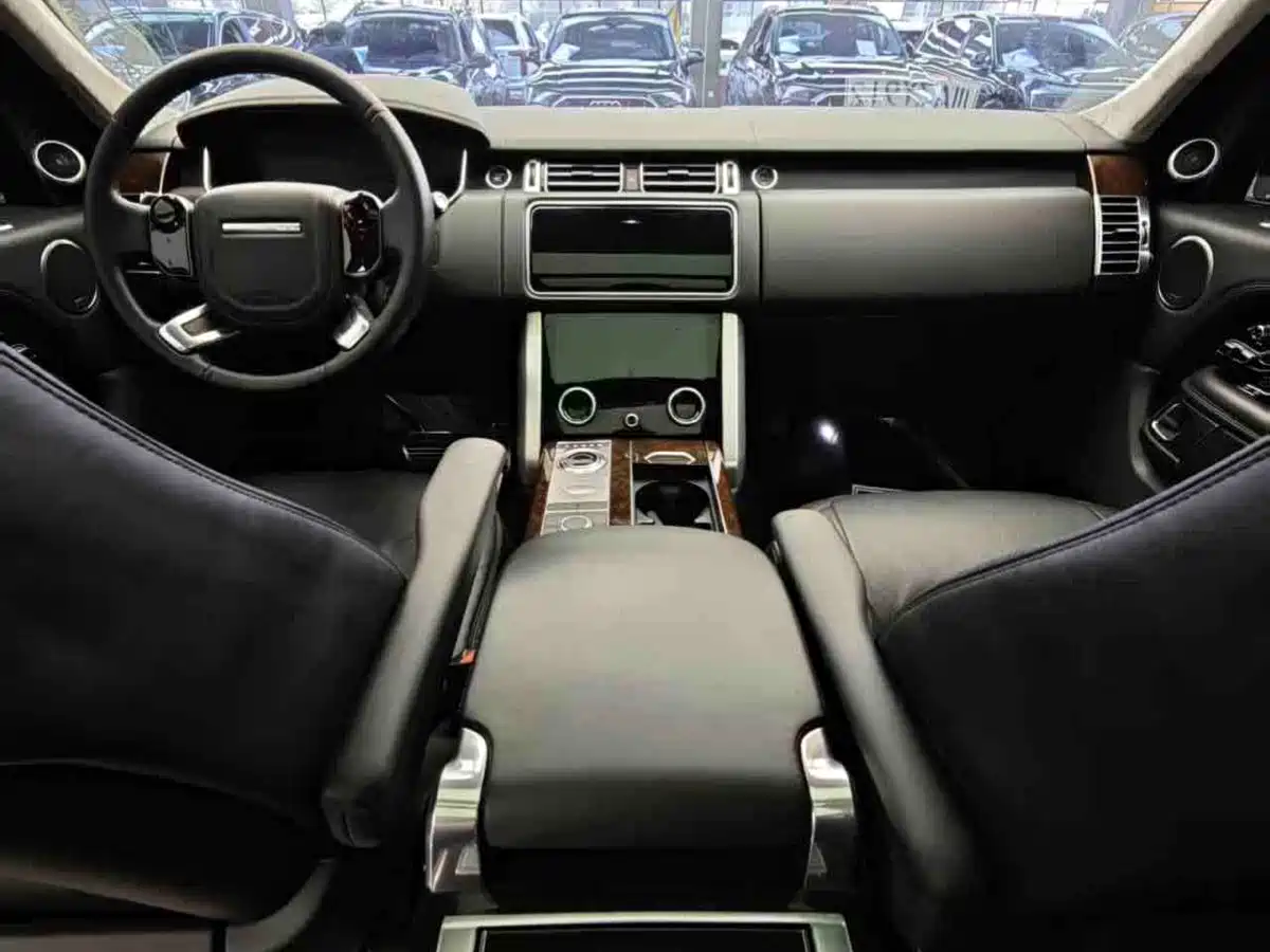 Land Rover Range Rover 2021 3.0 L6 Heritage Extended Classic Edition фото 5