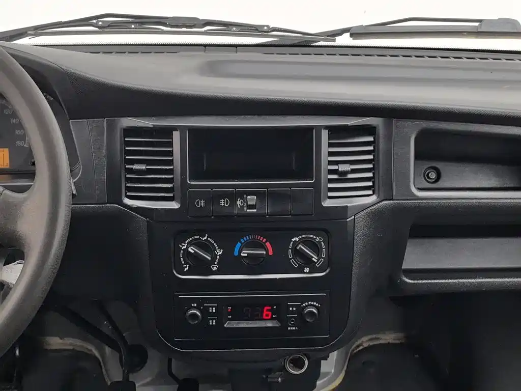 Wuling Motors Wuling Zhiguang 2015 2013 1.0L Practical