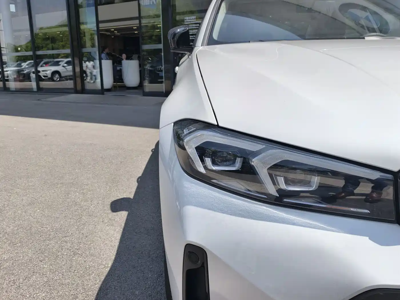 BMW 3 Series 2025 330Li M Sport Night Edition фото 2