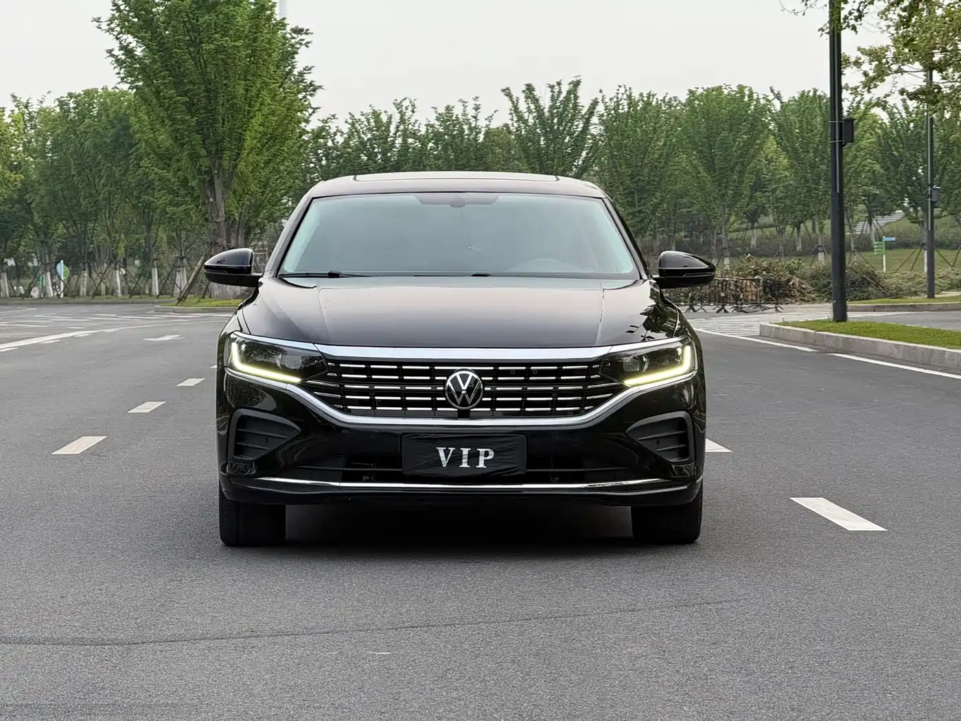 Volkswagen Passat 2025 Outstanding 380TSI Starlight Dragon Soaring Edition фото 2