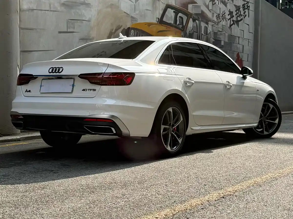 Audi A4L 2022 40 TFSI Fashion Dynamic фото 2