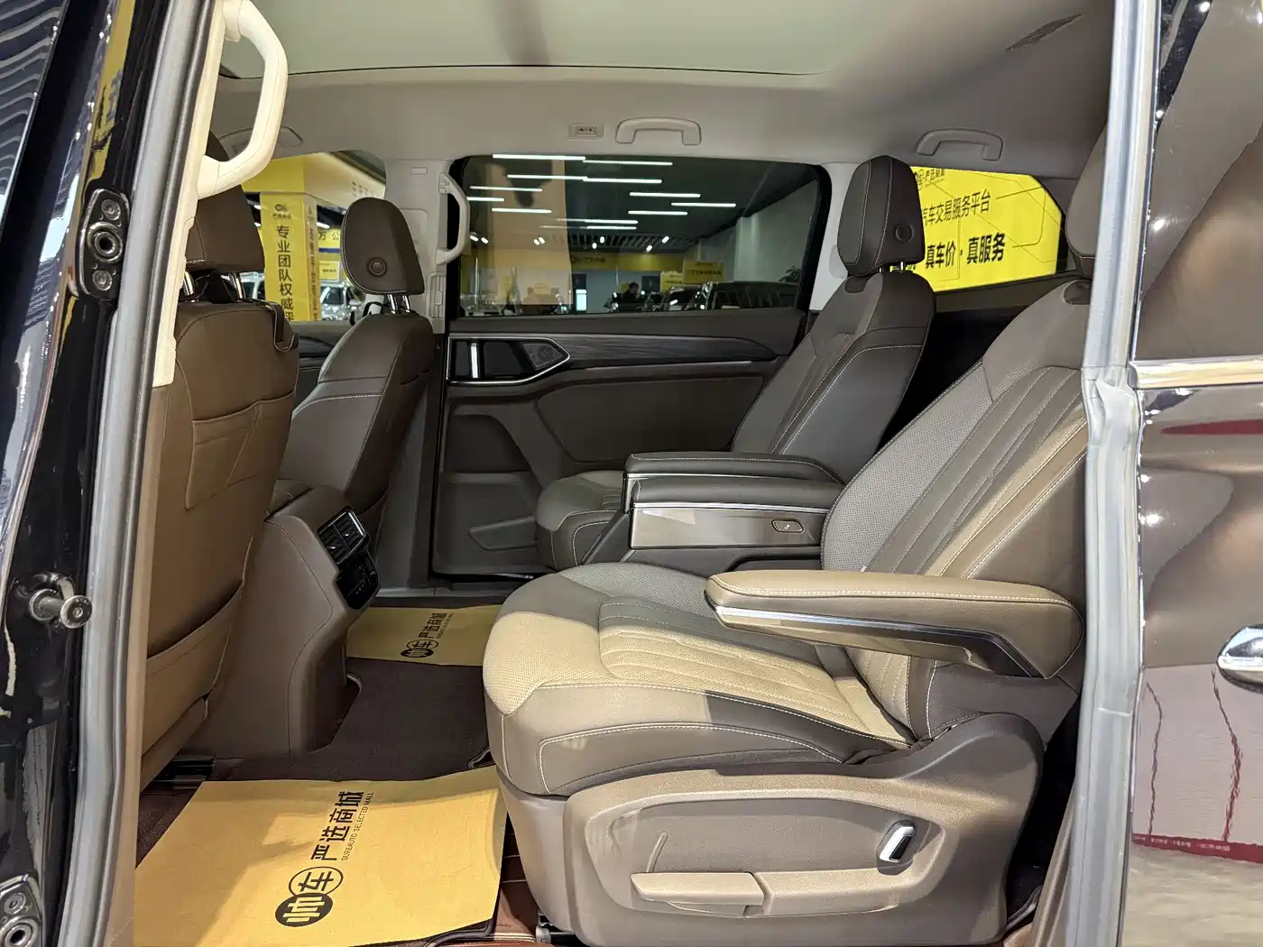 Volkswagen Viloran 2022 380TSI Premium Edition фото 7