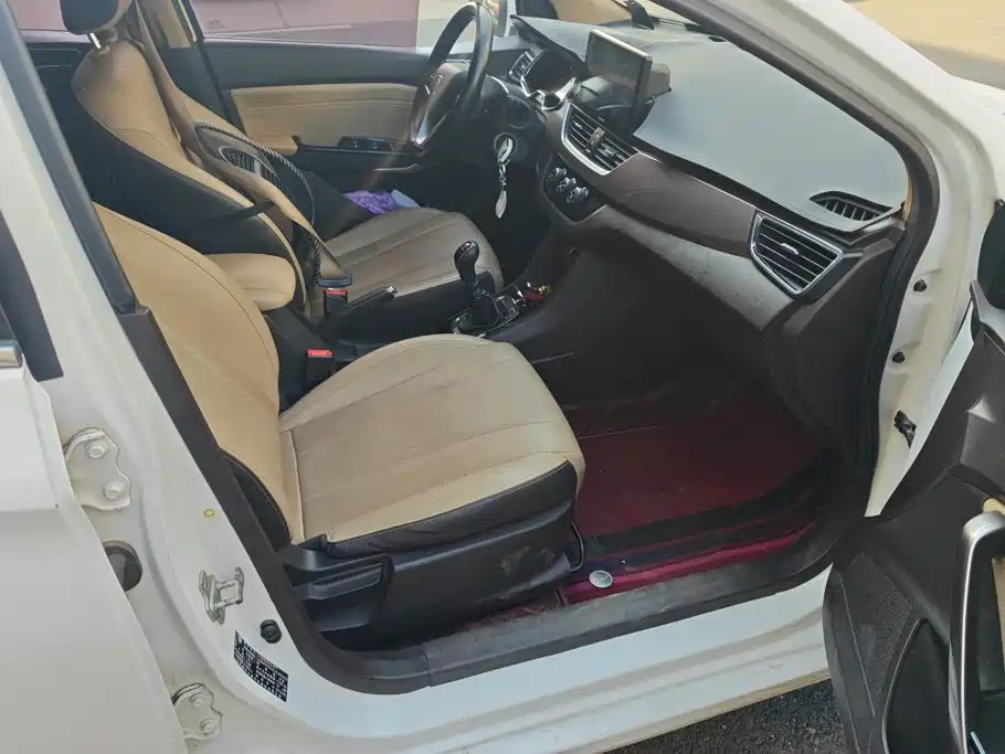Baojun 310W 2018 2017 1.5L Manual Fashion China VI