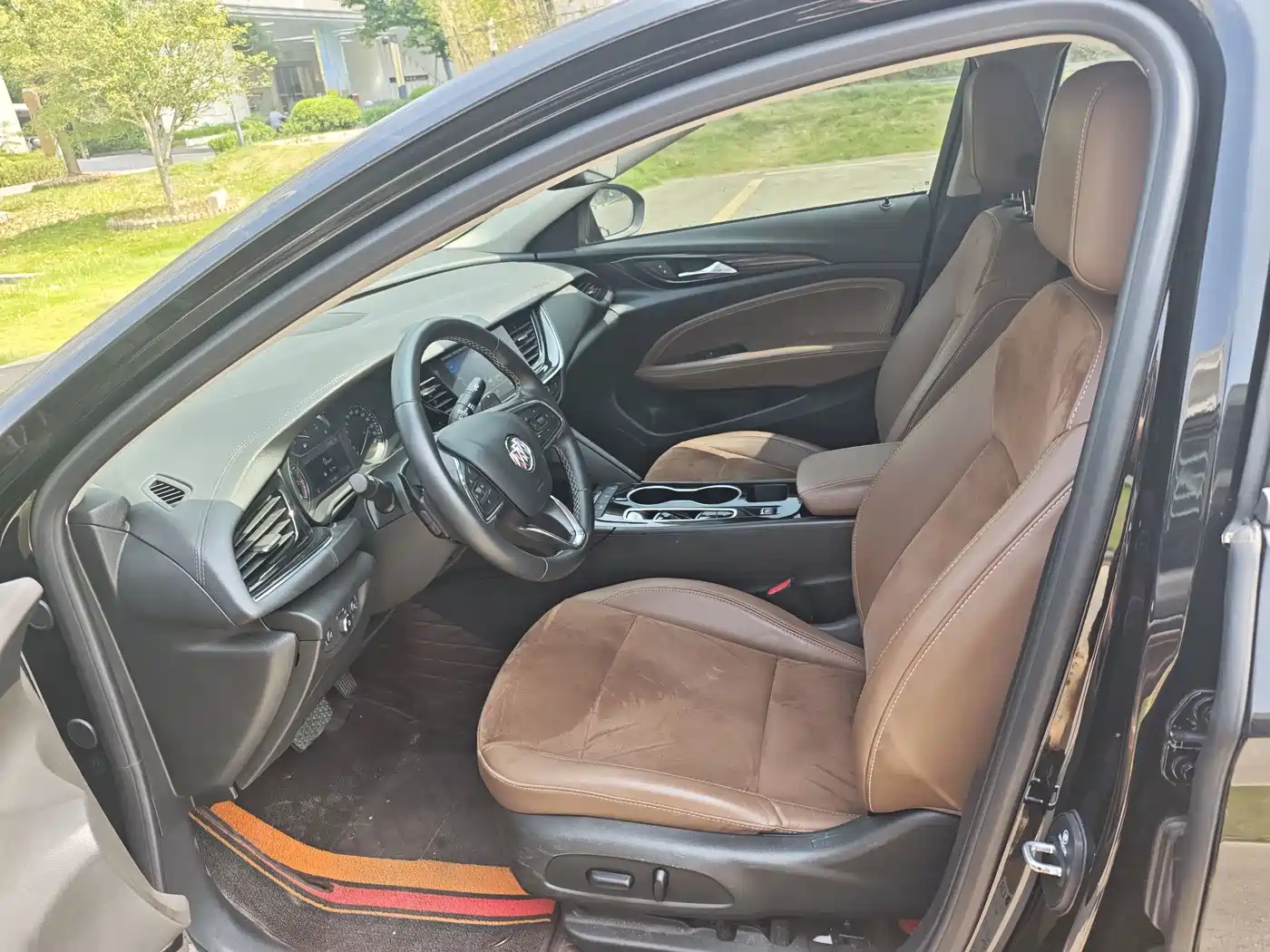 Photo 11 - Buick Regal