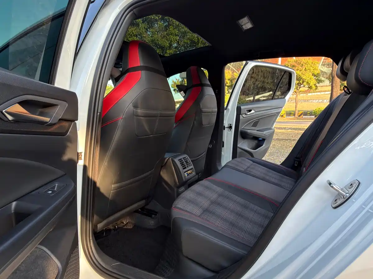 Volkswagen Golf GTI 2023 380TSI DSG GTI фото 24
