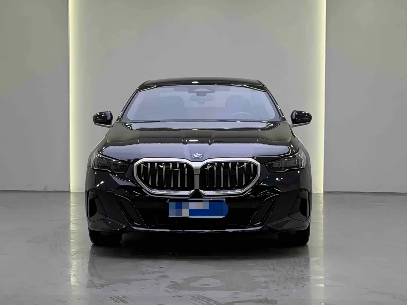 BMW 5 Series 2024 525Li M Sport Package фото 2