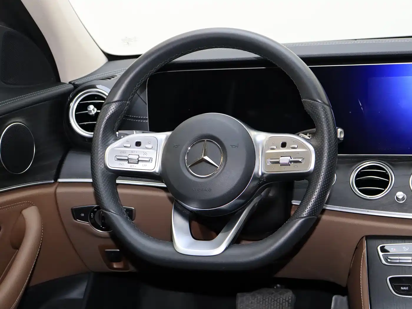 Mercedes-Benz E-Class 2020 E 300 L Sport Fashion Model фото 21