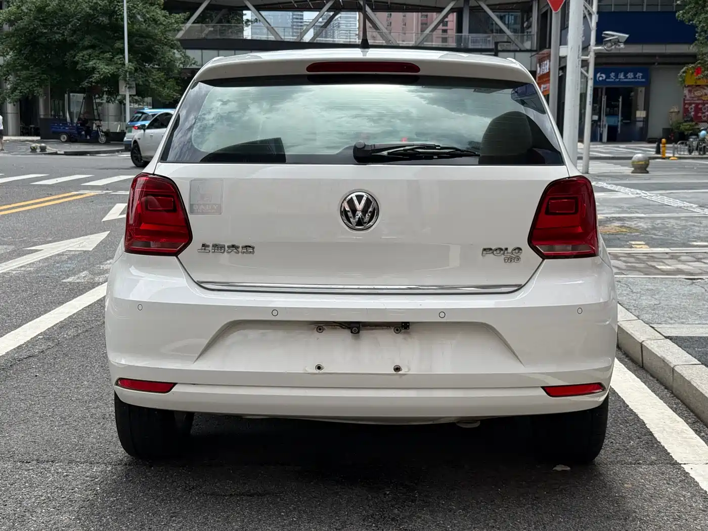 Volkswagen Polo 2014 1.6L Automatic Luxury Edition фото 6