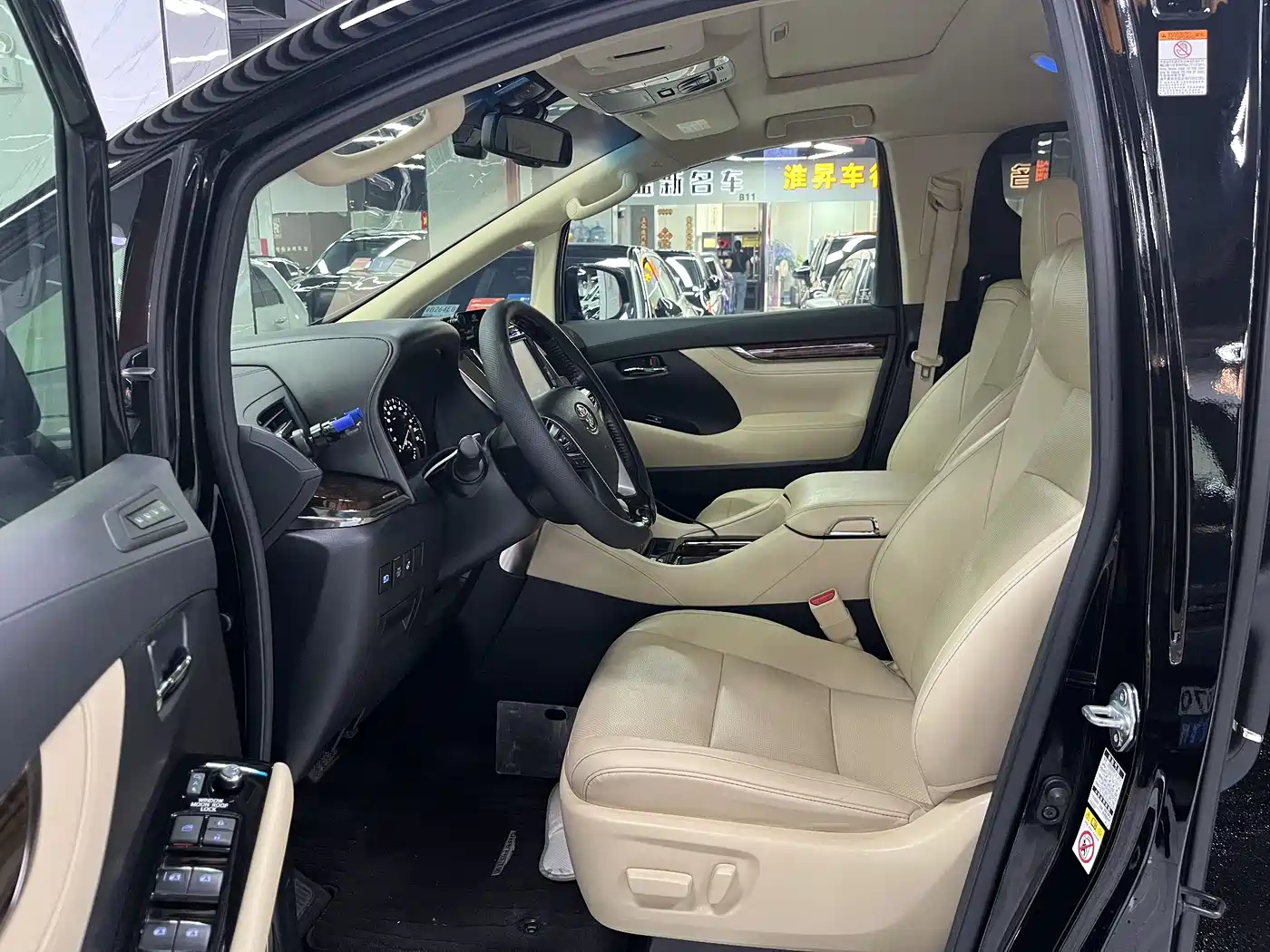 Toyota Alphard 2018 Facelift 3.5L Luxury Edition фото 4