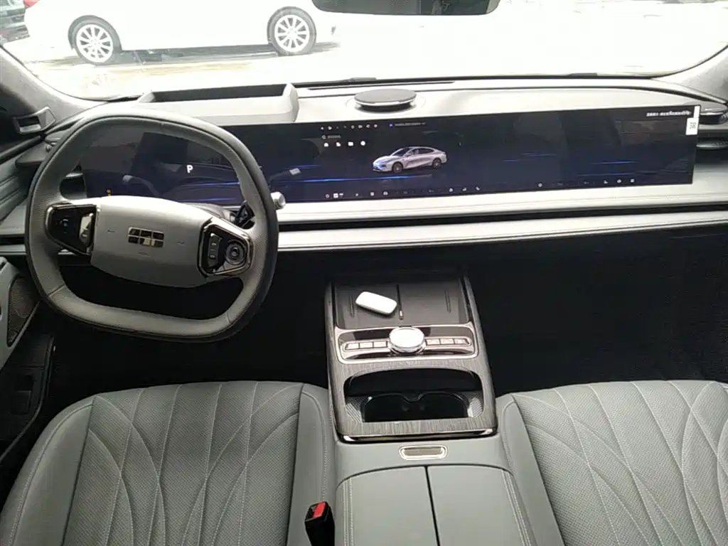 Geely Galaxy Galaxy E8 2025 700km Long Voyage Smart Drive Edition фото 10