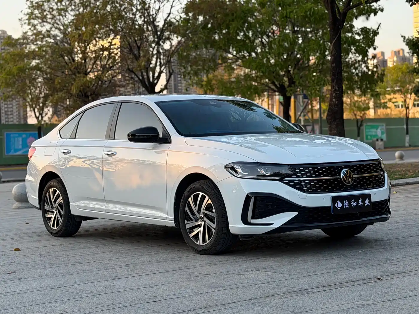 Volkswagen Lavida 2024 Model 300TSI DSG Starlight Leading Edition фото 3