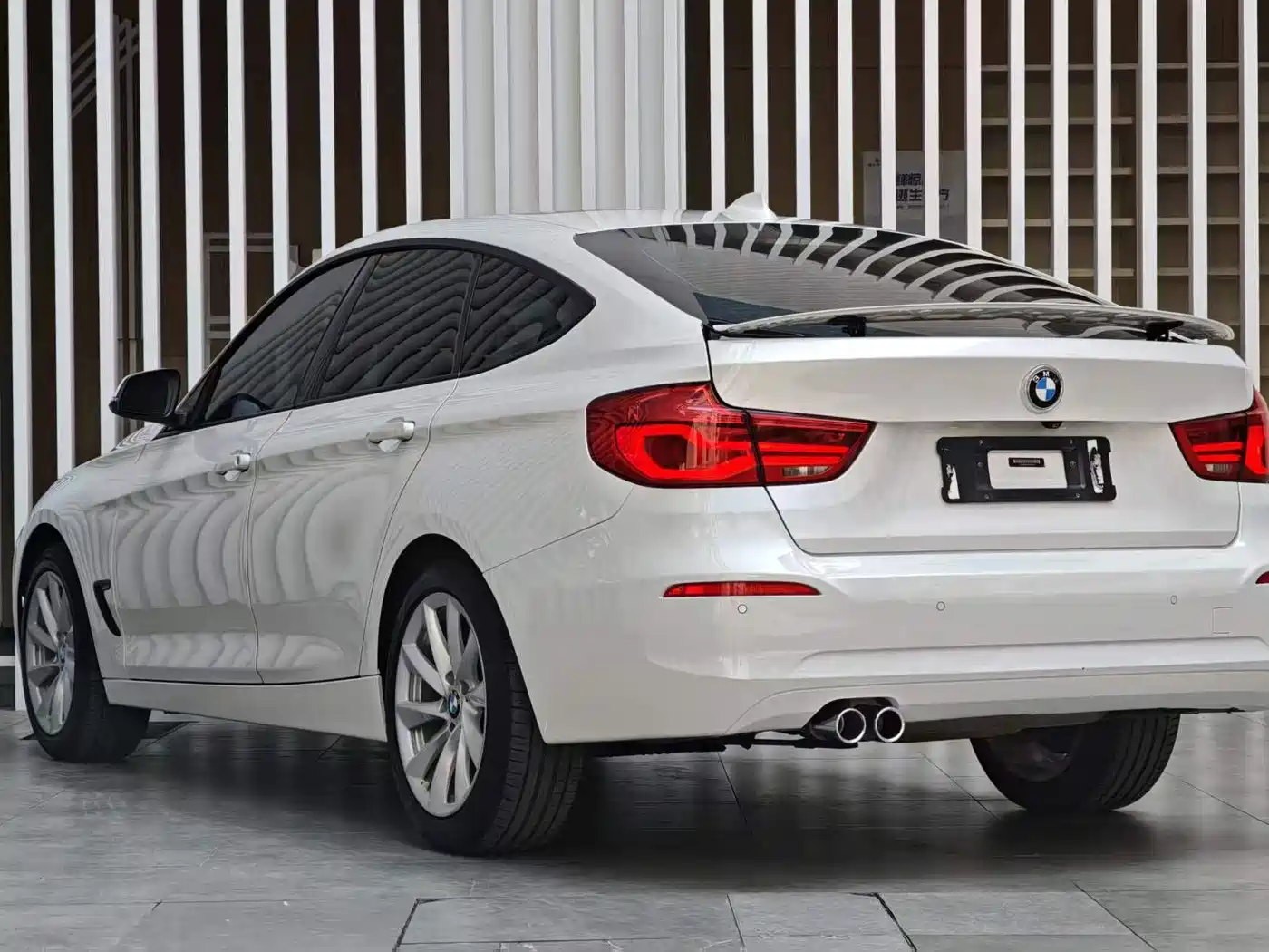 BMW 3 Series GT 2018 320i Fashion фото 18
