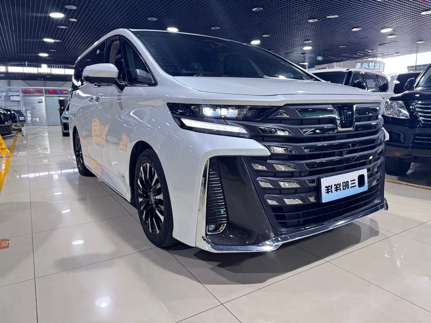 Toyota Vellfire 2024 Crown Hybrid 2.5L Premium Edition фото 3