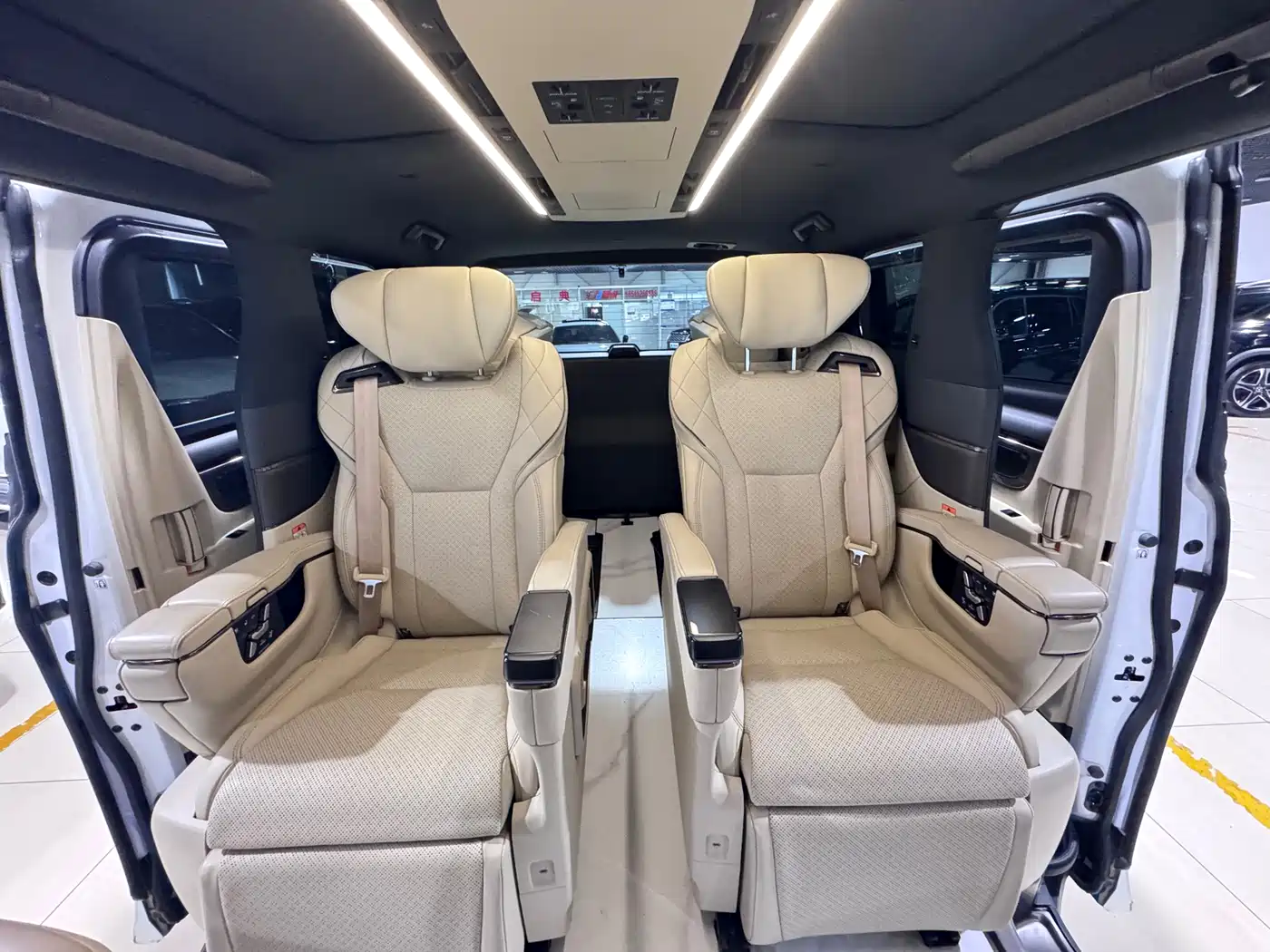 Toyota Vellfire 2024 Crown Hybrid 2.5L Premium Edition фото 6